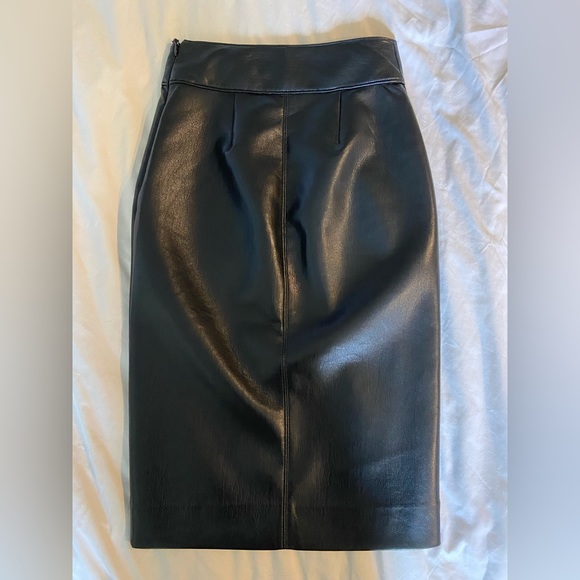 Aritzia Pegu Skirt black faux leather - Picture 3 of 7